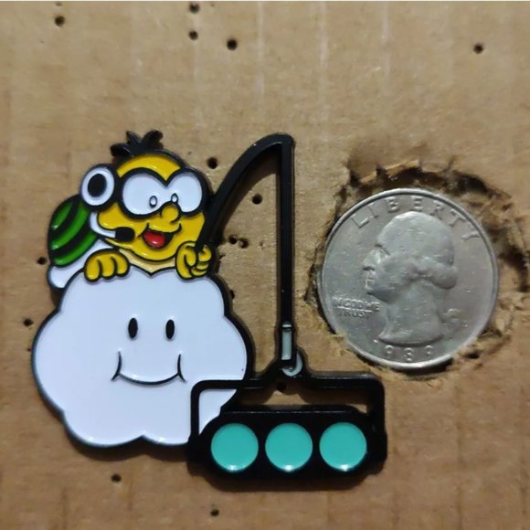 Mario Kart Lakitu Collectible Lapel Pin - Picture 2 of 3